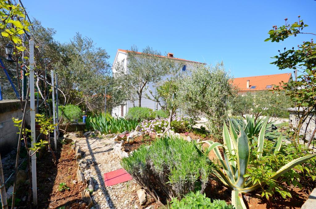 Apartments Ines Banjol Exterior photo